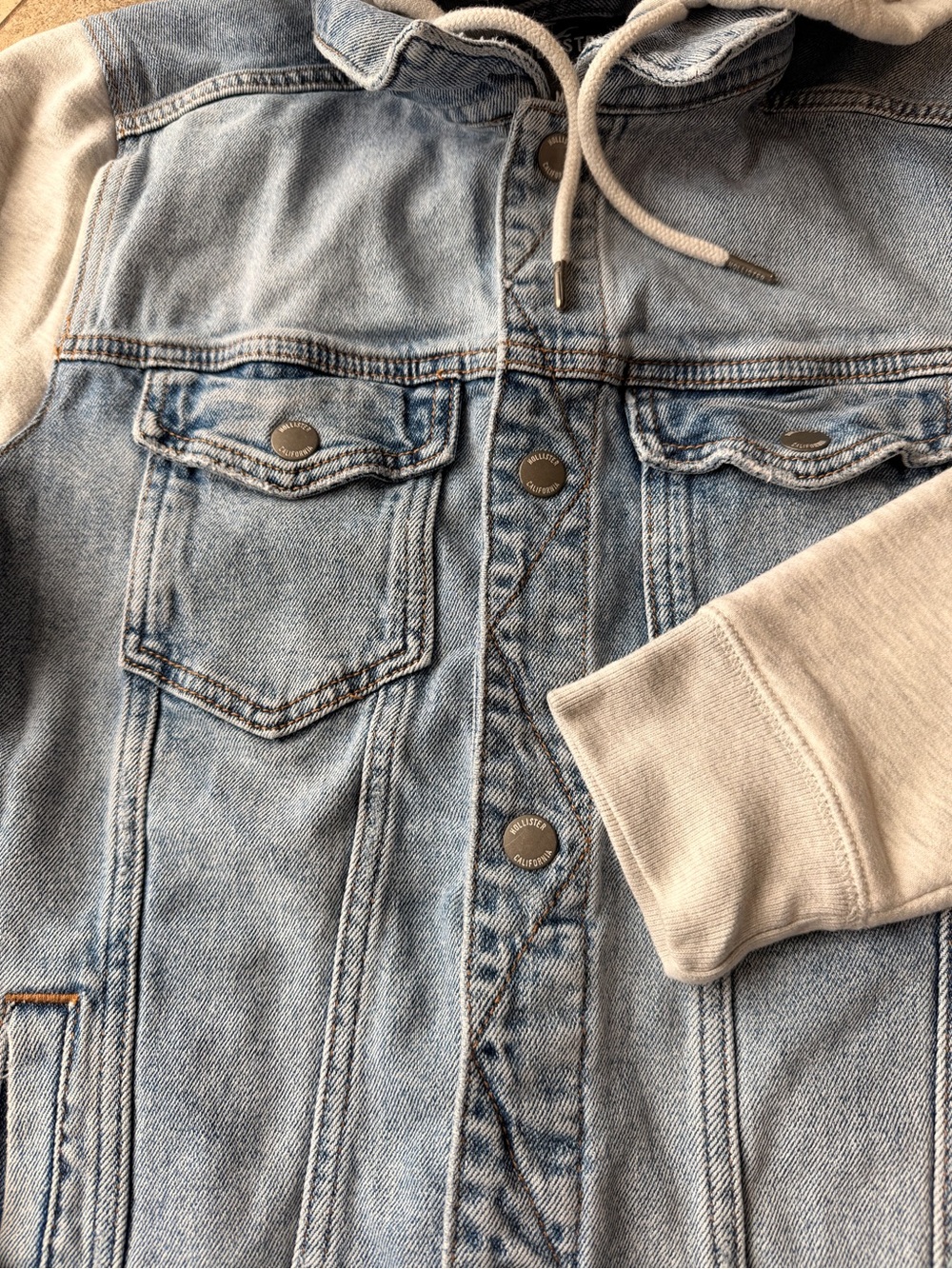 Hollister Hooded Denim Trucker Jacket Gray Sweatshirt Sleeves Embroidered Logo M - Picture 2 of 5